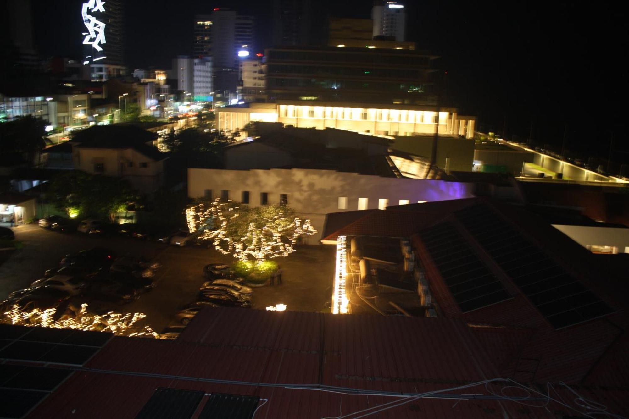 In The Heart Of 2 Bedrooms Apartment *